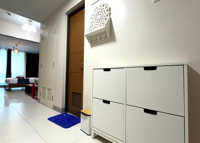 Free Welcome Breakfast, Bgc 1br, 300mbps Fiber, Steps To Mitsukoshi & Uptown, 19c *